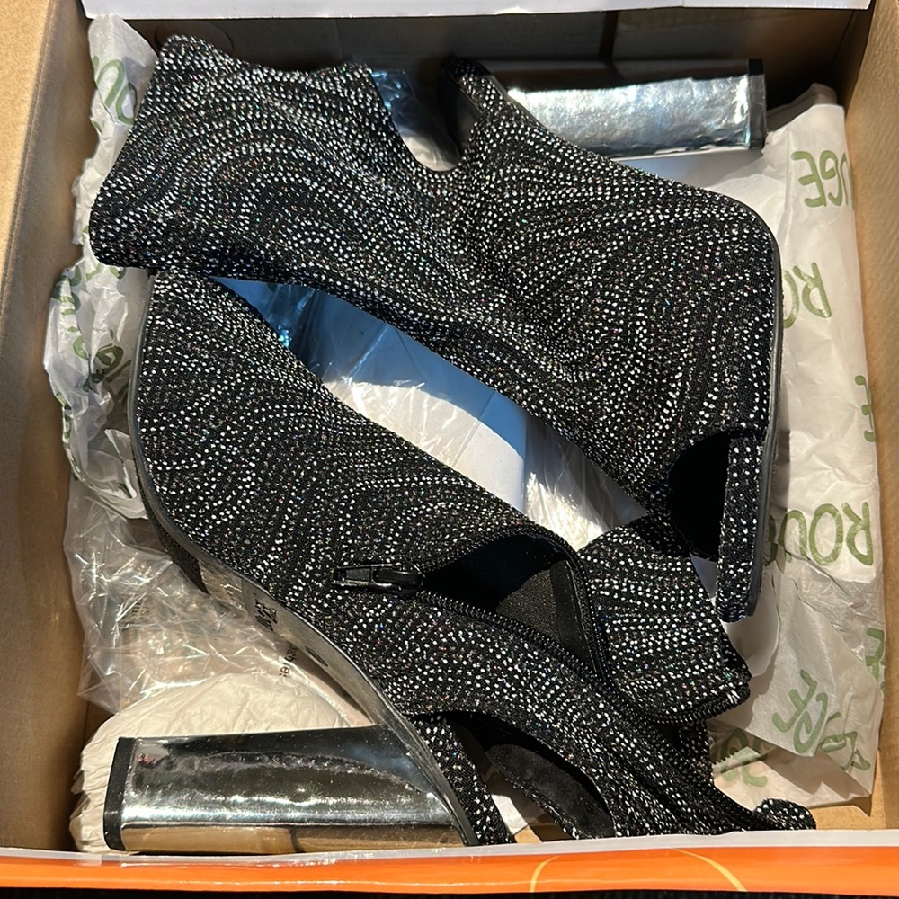 Rouge Glitter Heels